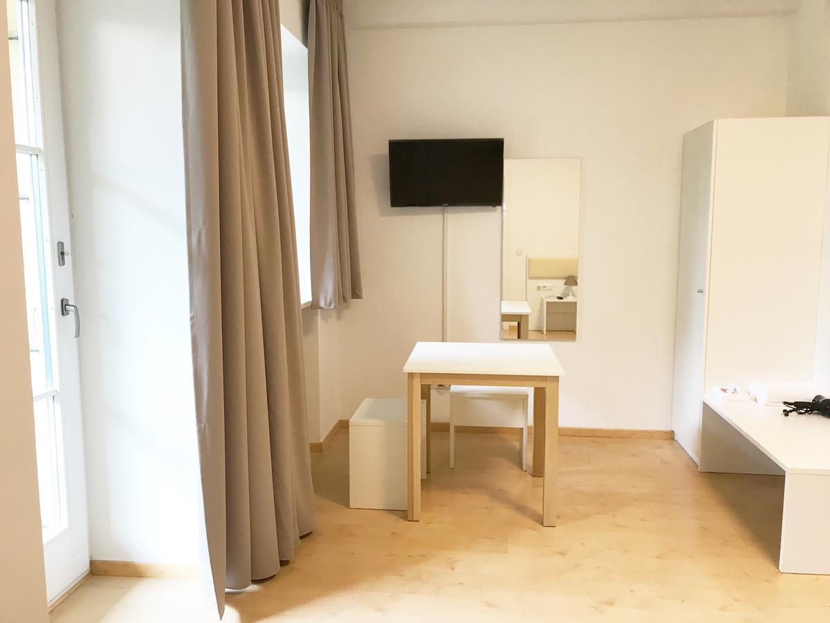 Отель Manzoni Premium Мерано Экстерьер фото
